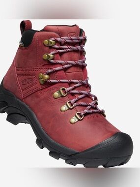 Gently Used Keen Pyrenees Hiking Boots